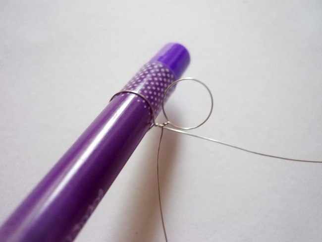 Цветочки из проволоки и лака