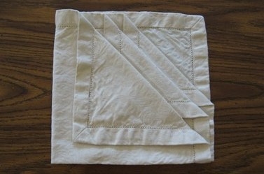 Как красиво подать приборы к столу