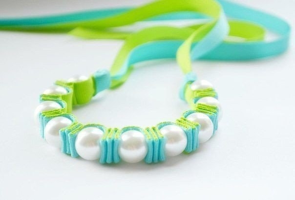 Украшения из лент и бусин