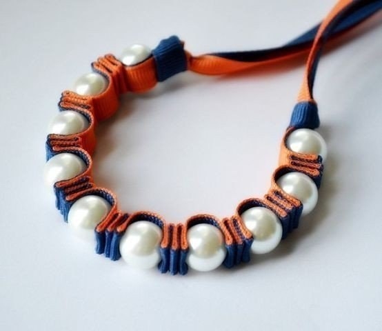 Украшения из лент и бусин