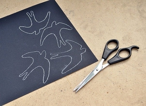 Ласточки в облаках