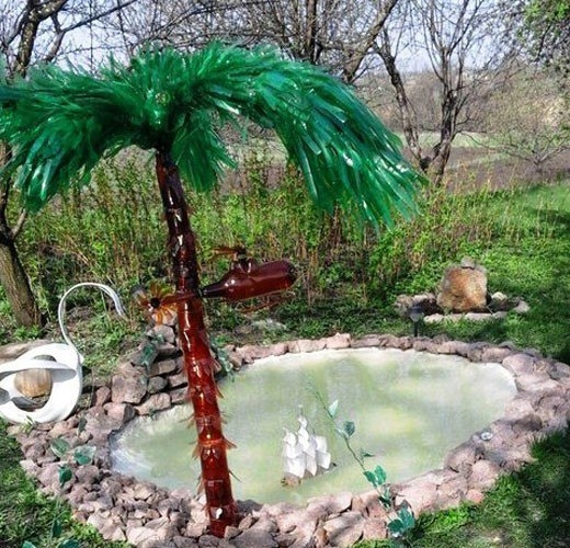Что можно сделать из пластиковых бутылок для сада.