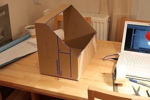 Лайтбокс из картонной коробки для фотографирования своих работ.