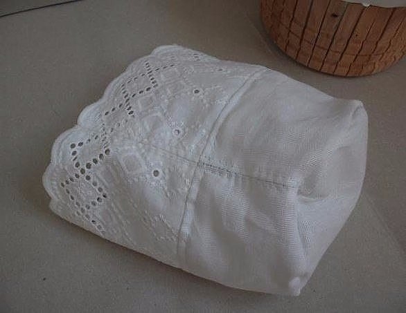 Вот какую полезную корзинку можно сделать из ведерка от майонеза.