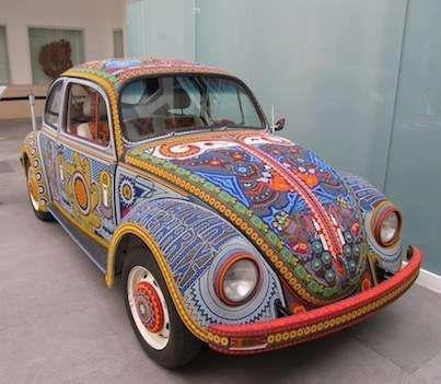 Машина покрыта 2 277 000 бусинок