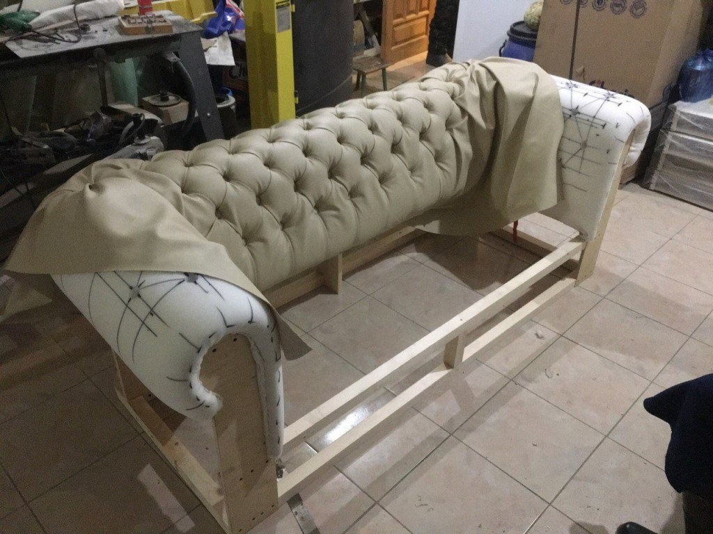 как сделать диван в каретной стяжке
