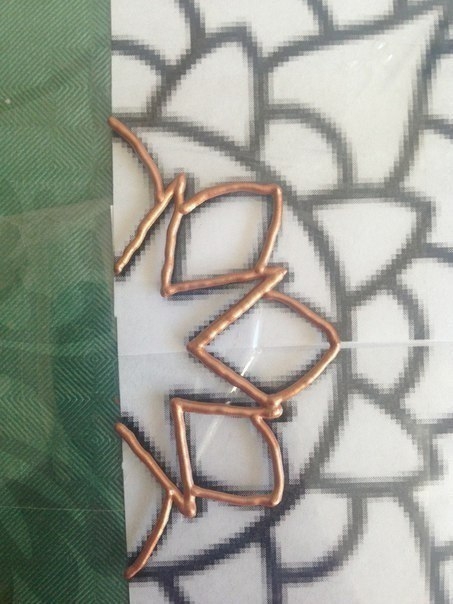 Декор журнального стола с помощью витражных красок