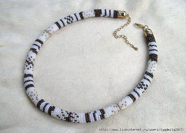 Вышивка бисером по веревке - делаем красивое колье!
