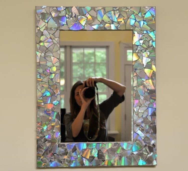 Из старых cd dvd - дисков.