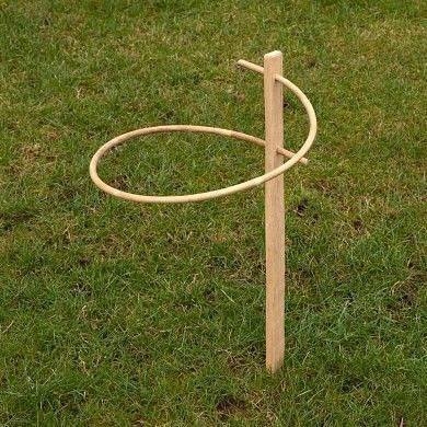 Деревянные опоры для цветов.