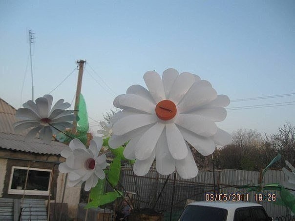 Ромашки из пластиковых бутылок