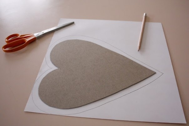 Коробочка в форме сердца.