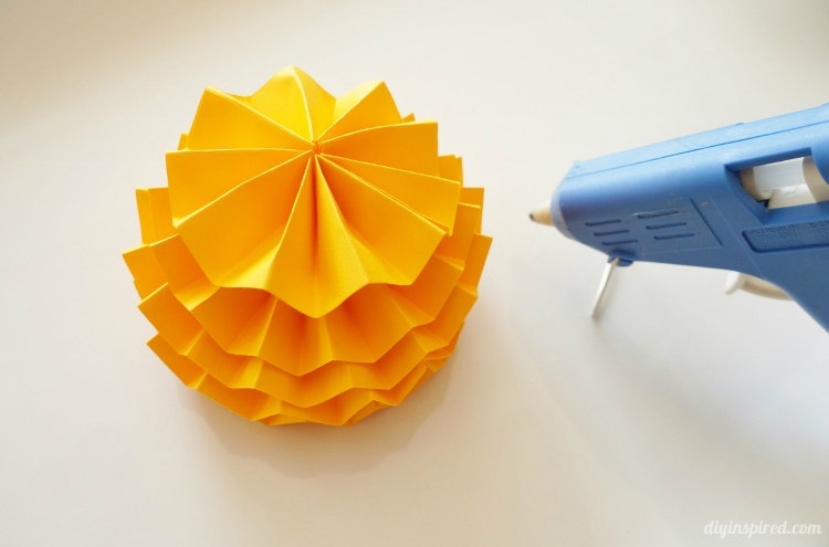 Декор к Хэллоуину. Бумажные тыковки.