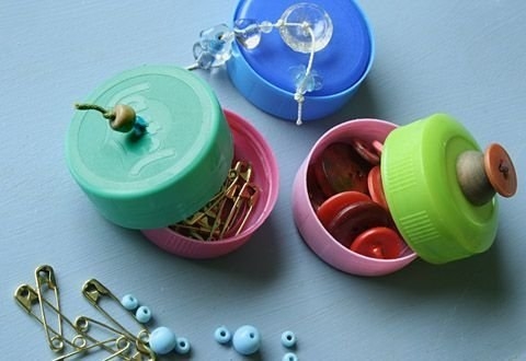 9 идей как использовать крышки от пластиковых бутылок