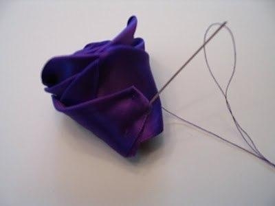 Роза из атласной ленты