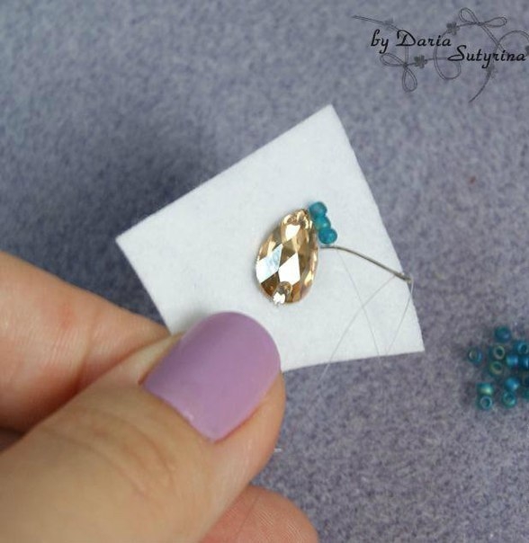Серьги из бисера Капельки на швензе-петле.