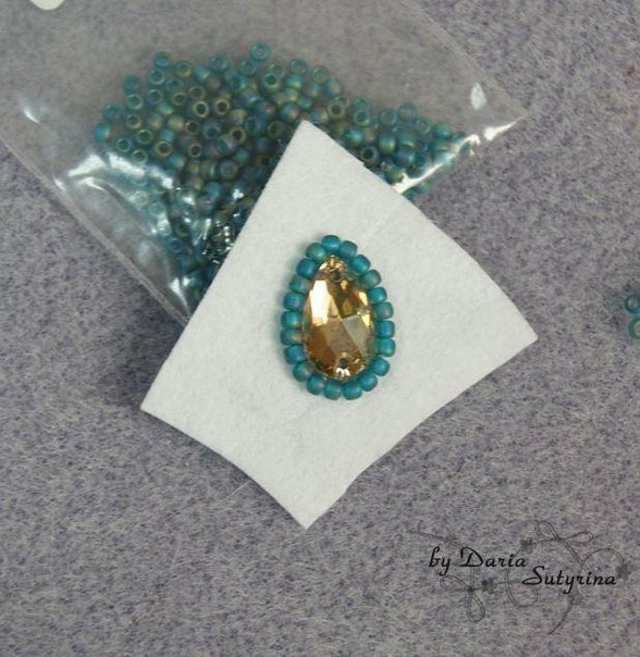 Серьги из бисера Капельки на швензе-петле.