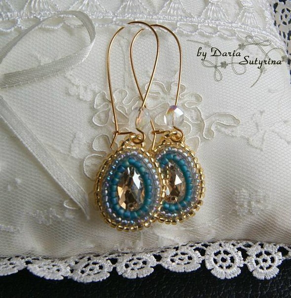 Серьги из бисера Капельки на швензе-петле.