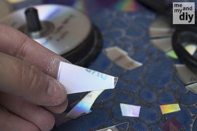 Декор Садовой вазы с помощью мозаики из старых CD-дисков Декор Садовой вазы с помощью мозаики из старых CD-дисков