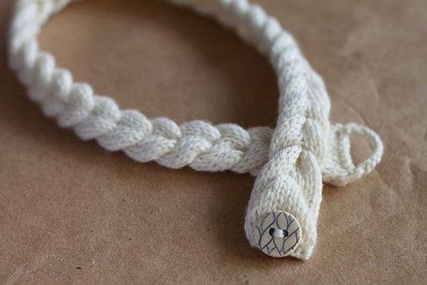 Вязаный браслет косичка Вязаный браслет косичка