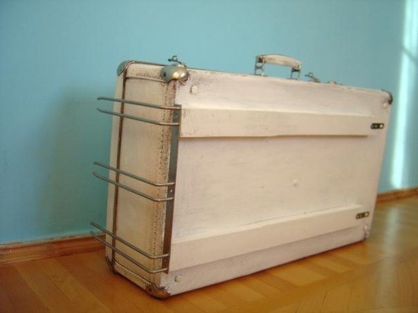Интересное использование старого чемодана