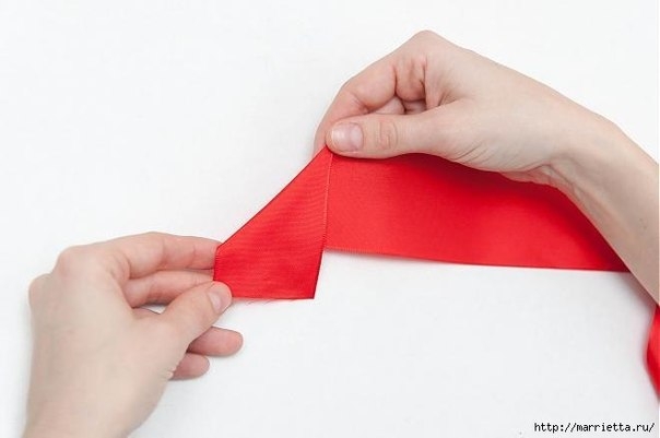 Роза из атласной ленты Роза из атласной ленты