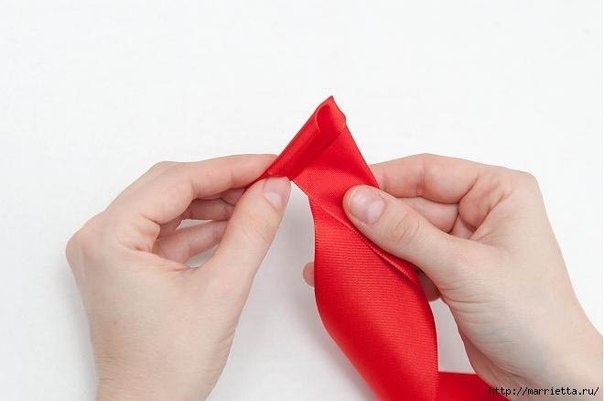 Роза из атласной ленты Роза из атласной ленты