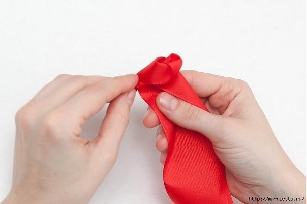 Роза из атласной ленты Роза из атласной ленты