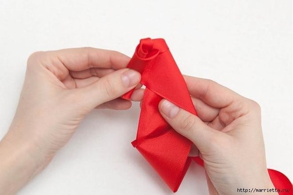 Роза из атласной ленты Роза из атласной ленты
