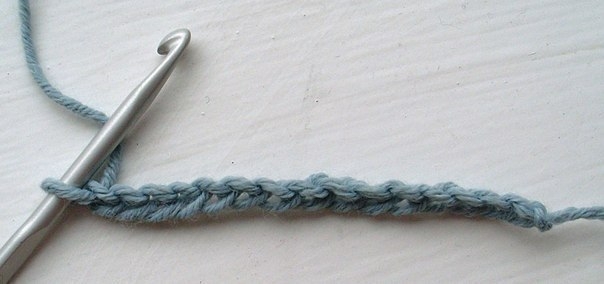 Вязаный браслет крючком перуанским узором Брумстик