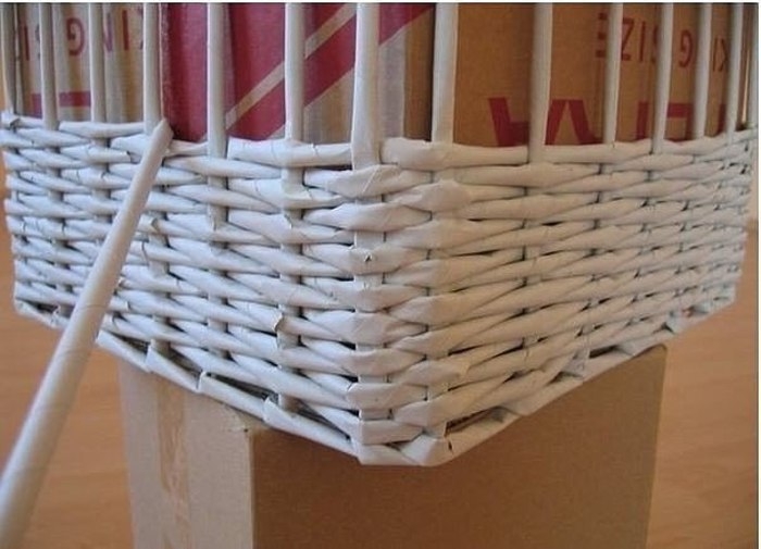 Плетем корзинки из газет