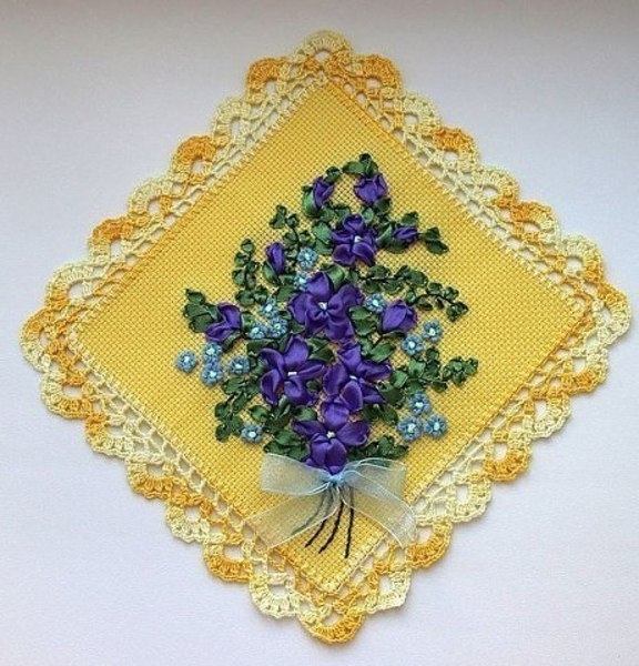 Салфетки вышитые лентами Салфетки вышитые лентами