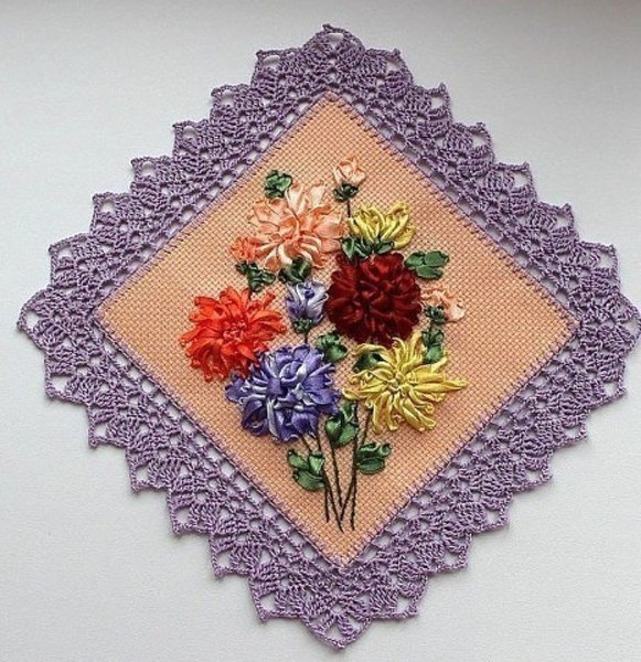 Салфетки вышитые лентами Салфетки вышитые лентами