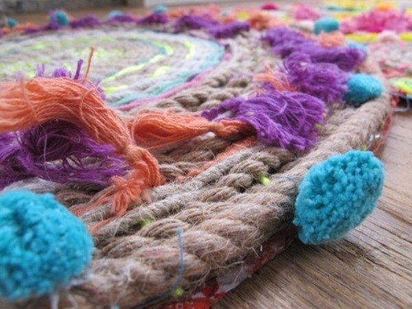 Коврики, сплетенные из прочных нитей, веревки и полосок ткани