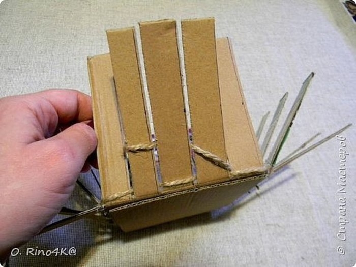 Корзиночка из бечевки и картона