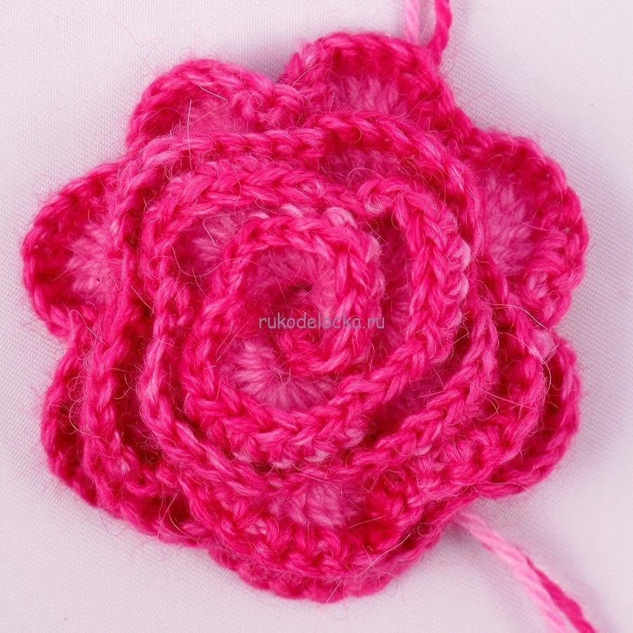 Обьемная роза крючком.