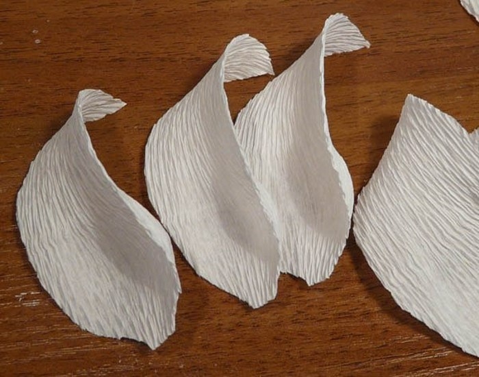 Мастер-класс по свит-дизайну - белые лилии из конфет