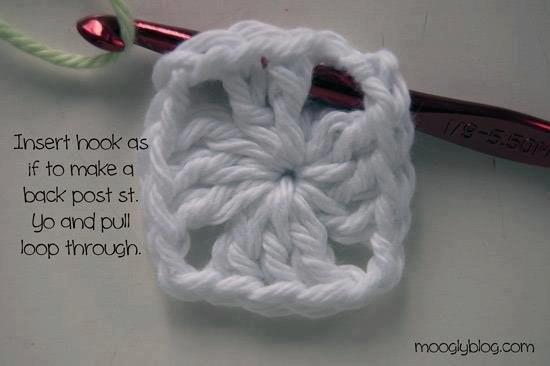 Плед из мотивов квадрат с подчеркнутым контуром