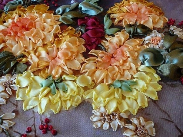 Вышивка лентами от Людмилы Дейнеко.