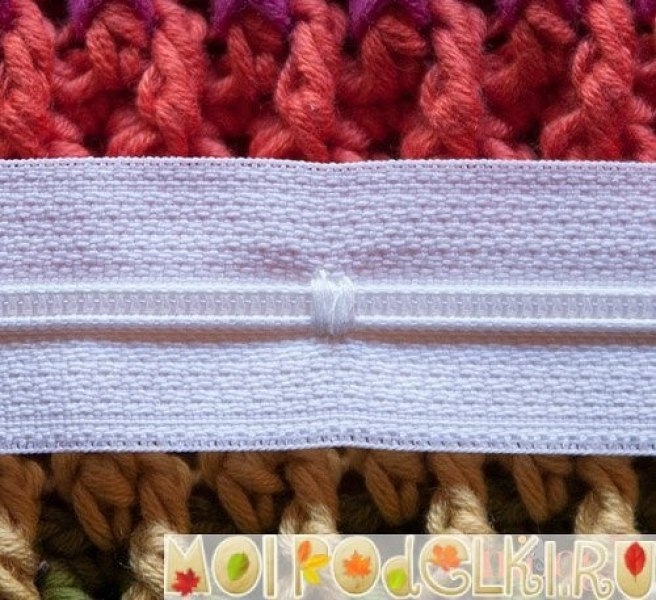 Модная вязаная косметичка крючком