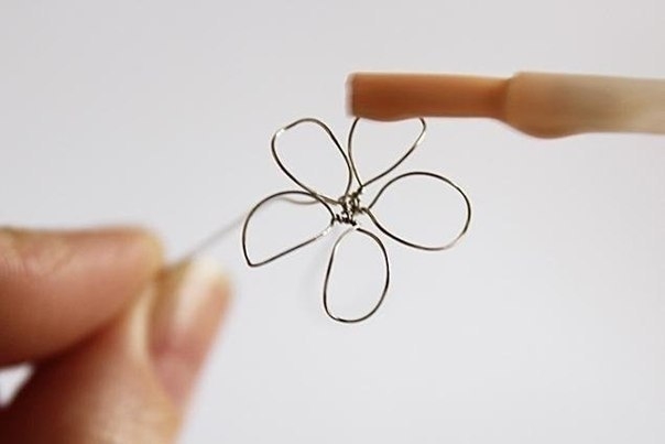 Вторая жизнь лаков для ногтей - нежные цветочки