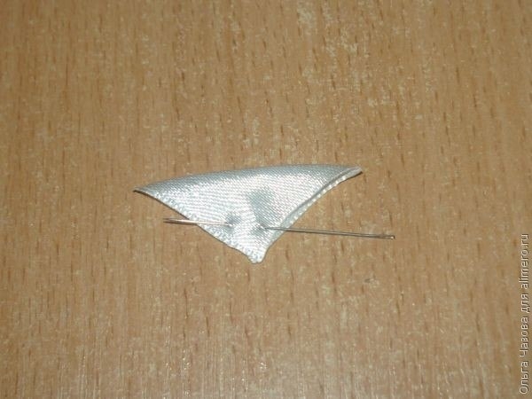 Ободочек с маленькими розами в технике канзаши