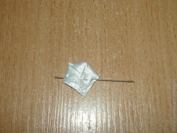 Ободочек с маленькими розами в технике канзаши