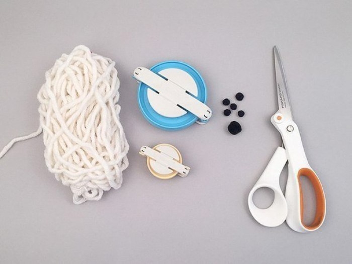 Собачка из помпонов Собачка из помпонов