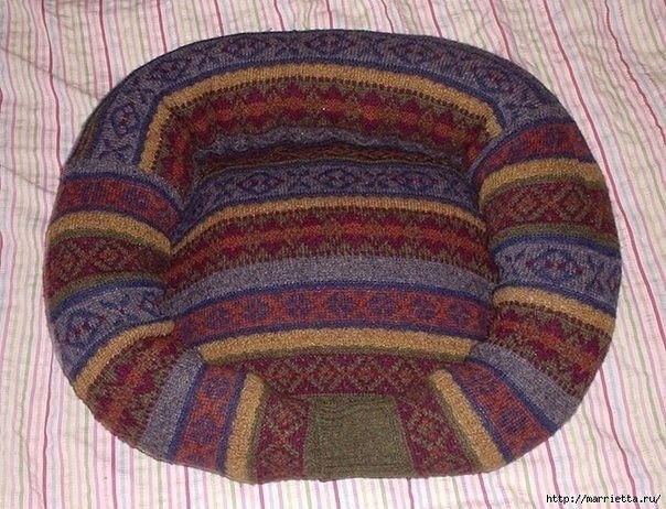 Кроватка для кошки из старого свитера