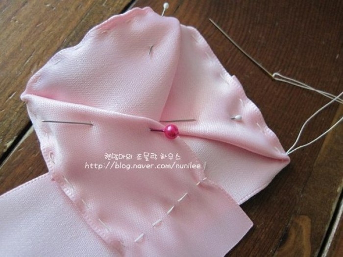 Роза из ленты. Мастер-класс.