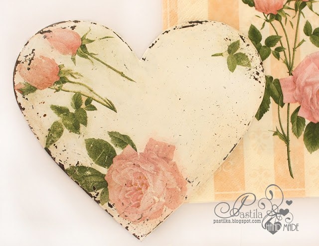 Декупажная рамка в виде сердца. Мастер-класс