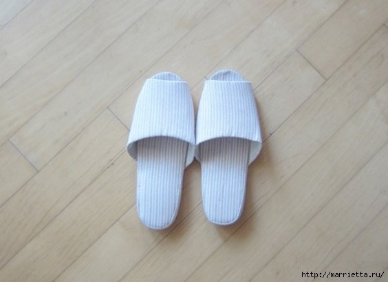 Украшение тапочек цветами из ленты
