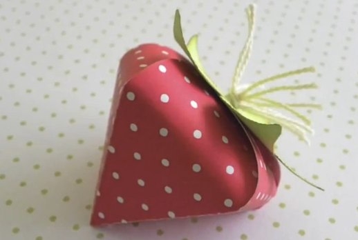 Коробочки для подарков. Клубничка в корзинке.