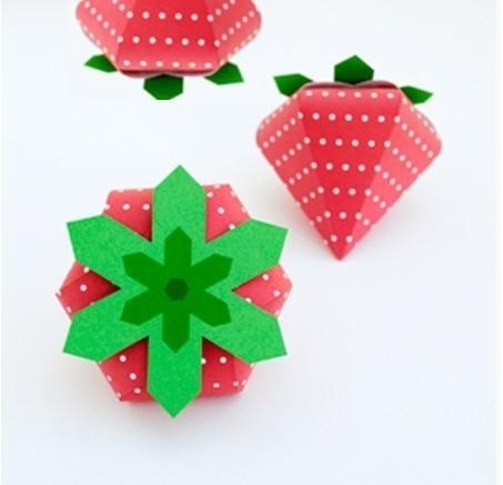 Коробочки для подарков. Клубничка в корзинке.